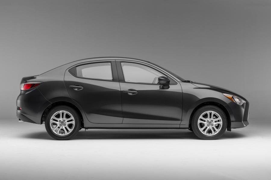  Scion iA 2015 года  (фото 18 из 31)